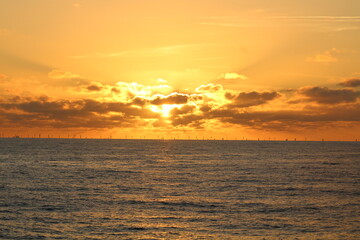 Obraz premium Sunset going over horizon in the North Sea 
