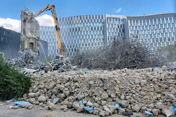 An excavator destroys an old building. Construction waste.