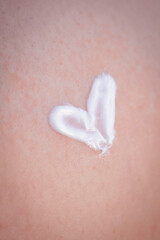 texture of cream. SPF cream. Girl applying cream on the beach. moisturizer. close-up. smear