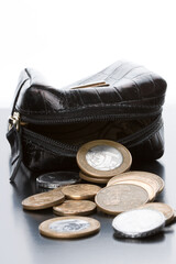 objetos aleatórios, porta celular, suporte para segurar celular, garrada de água térmica, garrada de café, bolsa feminina, óculos de grau, óculos, pote de vidro transparente, porta objeto, caixinha