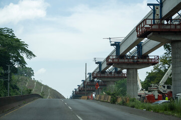 Obra en progresos de las v&iacute;as elevadas o viaductos del metro de Panama Oeste
