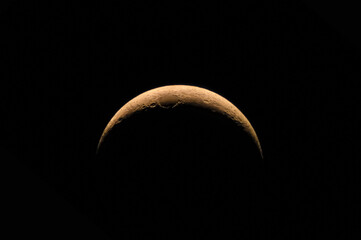 red Crescent Moon in the night sky,Detailed,Moon setting
