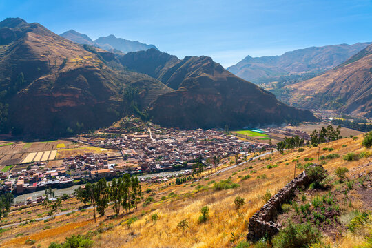 Town of Pisac (Pisaq), Sacred Valley, Calca Province, Cusco (Cuzco) Region, Peru