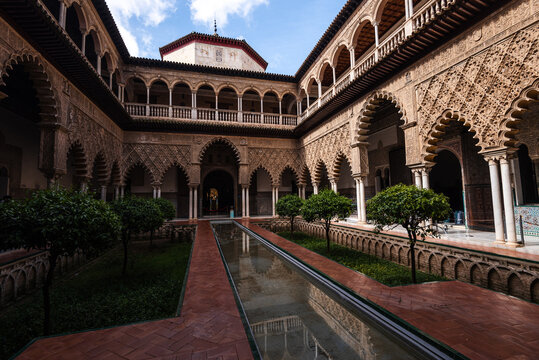 Patio de las Doncellas (Courtyard of the Maidens) with Arabesque Mudejar plasterwork, Alcazar of Seville, UNESCO World Heritage Site, Seville, Andalusia, Spain
