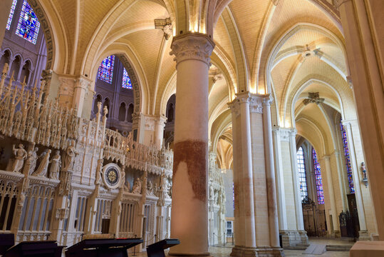 Ambulatory and sculptures of the monumental screen around the choir, Cathedral of Our Lady of Chartres, UNESCO World Heritage Site, Chartres, Eure-et-Loir department, Centre region, France