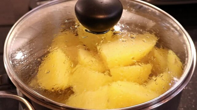 "Yellow Potatoes" Images – Browse 766 Stock Photos, Vectors, and Video