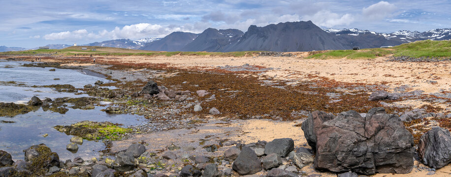Ytri Tunga Beach with mountain backdrop, Snaefellsnes Peninsula, Iceland