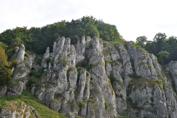 zdjęcie krajobrazu, wapienne ostańce, jura krakowsko - częstochowska