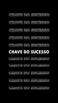 Anima&ccedil;&atilde;o vertical com as palavras "chave do sucesso" em branco com contorno branco sobre fundo preto, repetidas e multiplicadas verticalmente com efeito glitch.