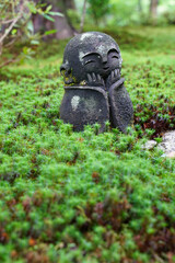 苔の中の地蔵様