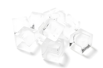 Obraz premium Clear ice cubes on a white background, showcasing their transparent and glossy surfaces with reflections.