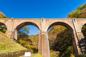 日本の風景・秋　群馬県安中市　紅葉の碓氷第三橋梁（めがね橋）