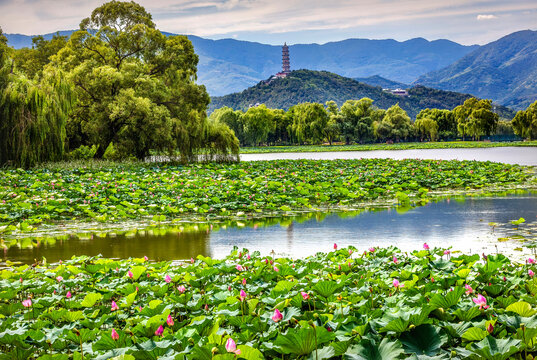Yue Feng Pagoda, Summer Palace, Beijing, China.
