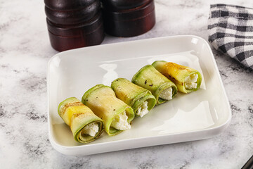 Zucchini roll with cream cheese