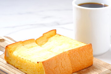 フレンチトーストと、淹れたてのコーヒーで、おいしい朝食の時間
