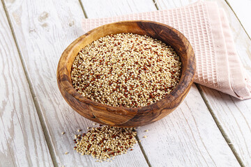 Raw dry quinoa cereal grain