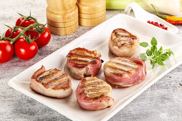 Grilled pork tenderloin with bacon