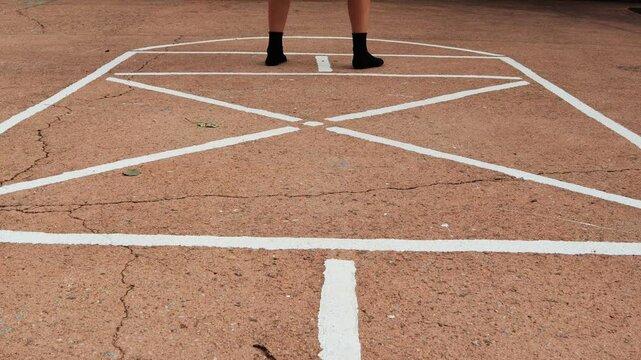 Sabangchigi is a traditional Korean game where stones are thrown on a board drawn on the ground.사방치기는 땅에 놀이판을 그려 놓고 돌을 던지는 한국의 전통 놀이입니다.
