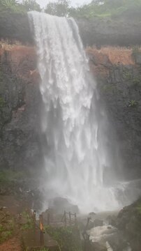 Savatsada Waterfall is a popular tourist attraction located near Chiplun in the Ratnagiri district of Maharashtra. The waterfall is especially famous during the monsoon season