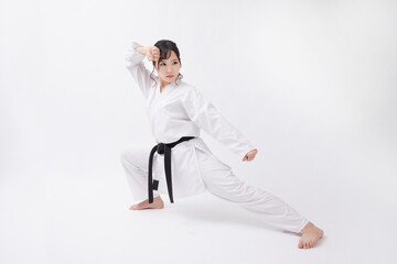 道着を着た若い日本人女性