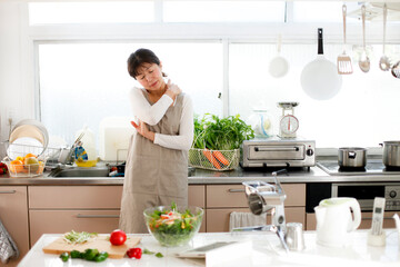 肩凝り　主婦　五ドル