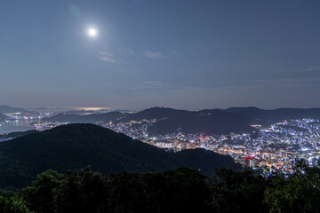 金毘羅山から稲佐山と月01