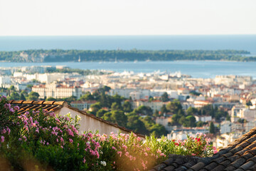 Vue sur la ville de Nice et la côte méditerranéenne