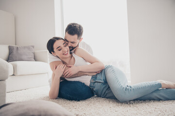 Photo of shiny cute couple dressed casual outfits kissing embracing together enjoying being home indoors house apartment room