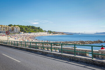 Oeiras em dias de Verão, vista parcial da Praia de Santo Amaro.