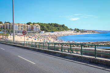 Oeiras em dias de Verão, vista parcial da Praia de Santo Amaro.