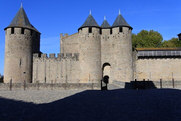Fototapeta premium Carcassonne - das Château Comtal in der Cité