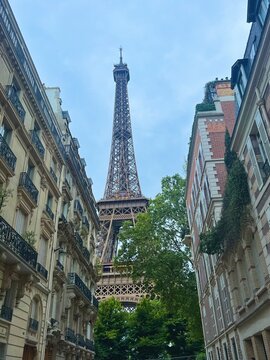 Walking view of Effiel Tower 