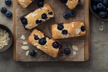 mini cakes financiers fait maison amande et myrtilles