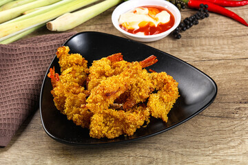 Golden deep prawn tempura wuth sauce