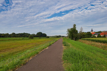 Impressionen am Radweg zwischen Schkeuditz und Raßnitz, Fluss Weiße Elster, Saalekreis, Sachsen Anhalt, Deutschland