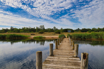 Fototapeta premium Steg am Wallendorfer See, ehemaliger Braunkohle Tagebau Merseburg Ost, Schkopau, Saalekreis, Sachsen Anhalt, Deutschland