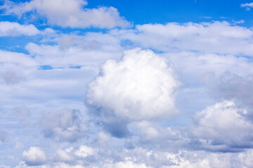 Obraz premium Beautiful blue sky with fluffy white clouds on clear summer day.