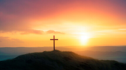 Kreuz auf H&uuml;gel vor Sonnenuntergang - Symbol f&uuml;r Glaube, Spiritualit&auml;t, Hoffnung und Ruhe in einer friedlichen Landschaft