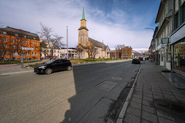 Obraz premium tromsoe, norway: old church in downtown