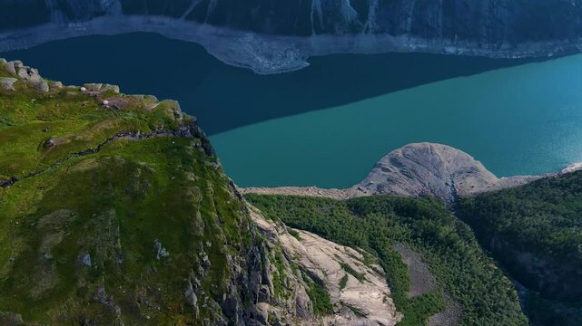 Epic Drone Flight Over Norway's Iconic Trolltunga
