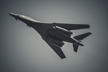 B1 Lancer