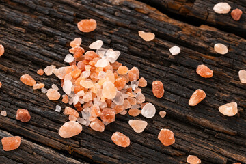 Himalayan pink salt - Lots of salt in pure crystals