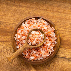 Pure salt in fine grains and coarse grains - Himalayan pink crystals.