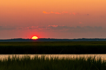 Obraz premium Avalon, New Jersey - Golden Hour Sunset over the Cape May National Wildlife Refuge