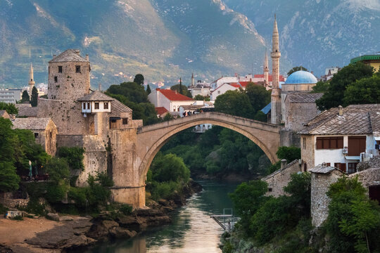 Stari Most (Old Bridge) over Neretva River, UNESCO World Heritage Site, Mostar, Bosnia and Herzegovina