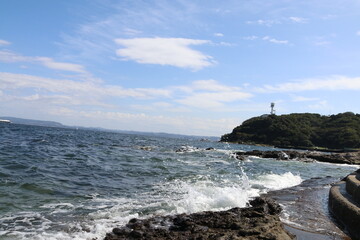 Fototapeta premium 東京湾の景色（横須賀）。岬の上に立つ海上自衛隊のGPS。