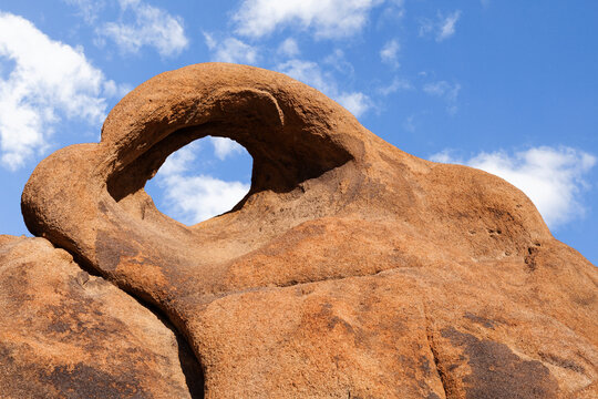 USA, California, Sierra Nevada Range. The eye of Cyclops Arch in Alabama Hills. 