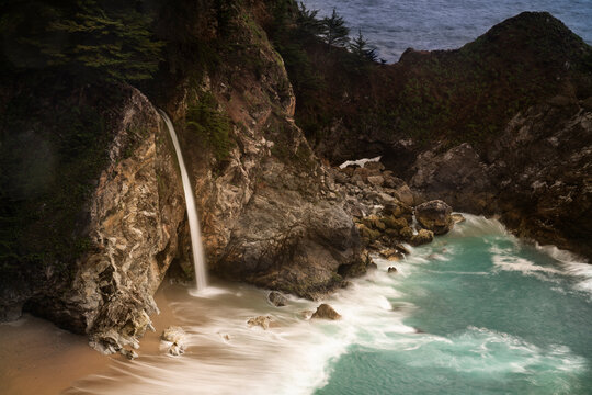 USA, California, Julia Pfeiffer Burns State Park. McWay Falls into small cove. 