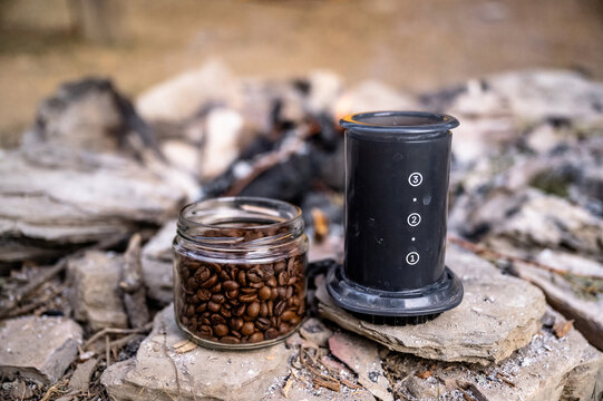 Preparaci&oacute;n de caf&eacute; en camping
