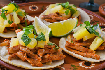 メキシコの伝統的なタコス　タコス・アル・パストール　（タコスアルパストール, タコス　アル パストール） 　Mexican traditional tacos, Tacos al pastor